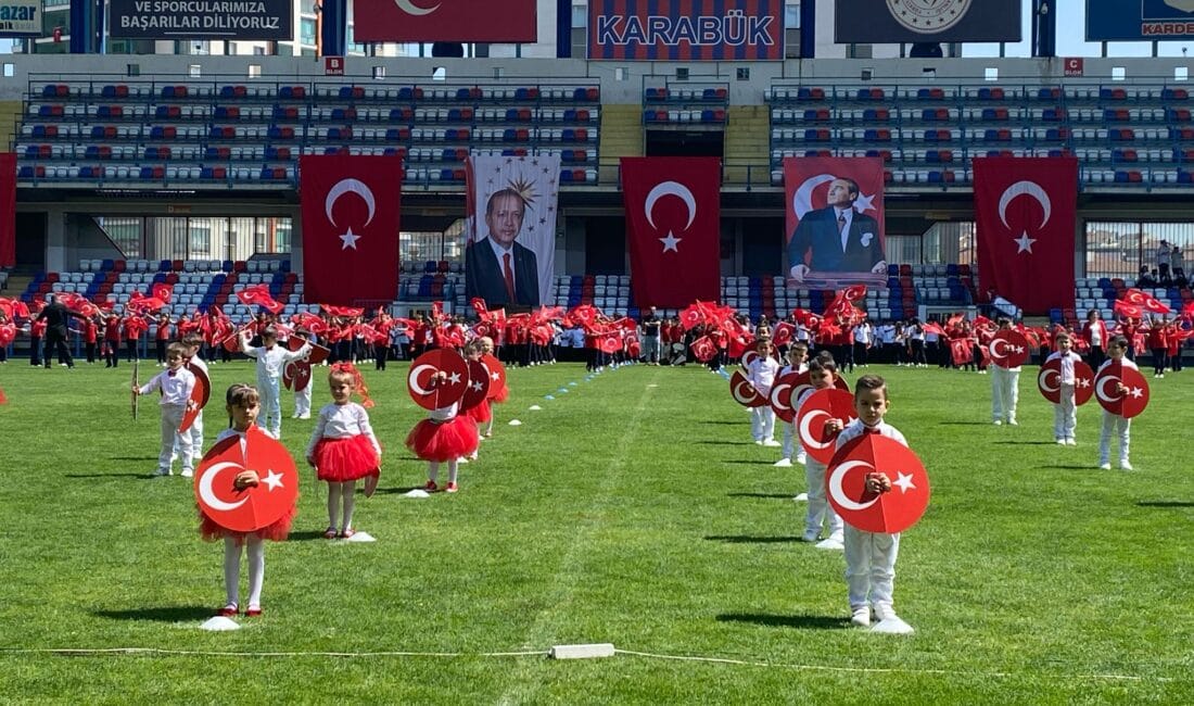 KARABÜK’TE 23 NİSAN COŞKUSU STADYUMA TAŞTI Karabük'te 23 Nisan Ulusal Egemenlik ve Çocuk Bayramı, coşkulu kutlamalara