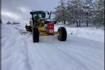 Karabük genelinde sabah saatlerinden itibaren etkili olan yoğun kar yağışı,