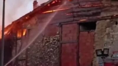 Karabük'ün Safranbolu ilçesine bağlı Yazıköy köyünde çıkan yangın, kısa sürede