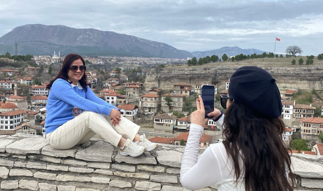 SAFRANBOLU BAYRAMDA ZİYARETÇİ AKININA UĞRADI Safranbolu, Bayram Tatilinde Ziyaretçi Akınına Uğradı