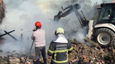 Karabük tek katlı ahşap evde çıkan yangın sonrası ev kullanılamaz