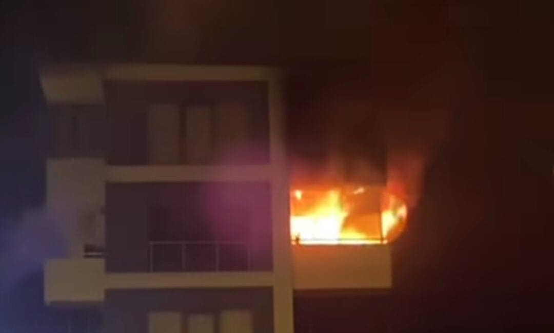 KARABÜK’TE UZAKLAŞTIRMA KARARI OLAN EŞİYLE TARTIŞAN KADIN EVİ ATEŞE VERDİ KARABÜK’te Uzaklaştırma Kararı Bulunan Eşiyle Tartışan Kadın Evini Ateşe Verdi: