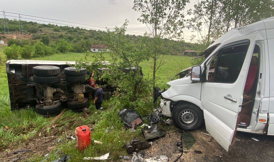 KARABÜK’TE ZİNCİRLEME KAZA: 4 ARAÇ ÇARPIŞTI 9 KİŞİ YARALANDI Karabük’ün Eflani ilçesinde meydana gelen zincirleme trafik kazasında 4 araç