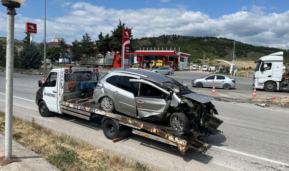 KARABÜK’TE YOL ÇALIŞMASINDA FECİ KAZA: 1’İ AĞIR 7 YARALI Karabük’te sabah saatlerinde yol çalışması yapılan bölgede meydana gelen trafik