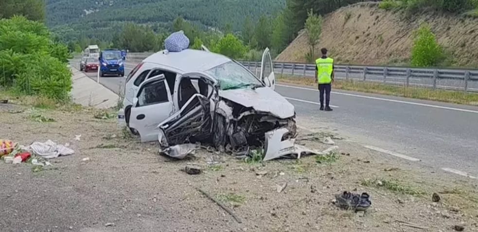 Karabük’ün Safranbolu ilçesinde meydana gelen trafik kazasında, bir otomobilin menfeze