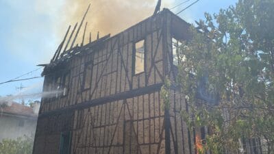 Safranbolu’da 2 katlı tarihi konak yandı Karabük’ün Safranbolu ilçesinde 2