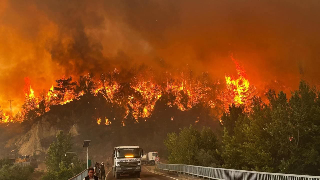 Karabük'te devam eden orman yangınları nedeniyle Ovacık ve Safranbolu ilçelerine