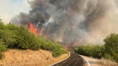 Karabük'ün Safranbolu ilçesinde öğleden sonra ormanlık alanda başlayan yangın, şiddetli