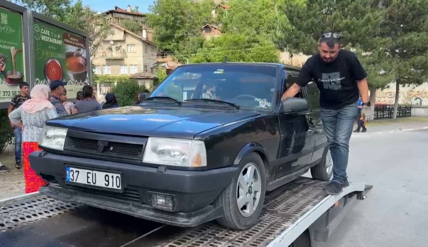 Karabük’te, polisin ‘dur’ ihtarına uymayıp kaçan ve 2’si polis otosu