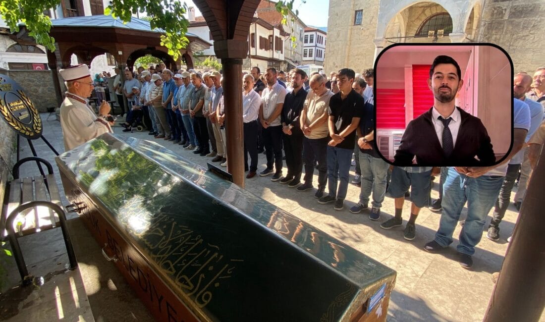 ÇINAR AĞACININ KIRILAN DALININ ALTINDA KALARAK YAŞAMINI KAYBEDEN ÖĞRETMEN TOPRAĞA VERİLDİ Çınar ağacının kırılan dalının altında kalarak yaşamını kaybeden Erdem ULAK