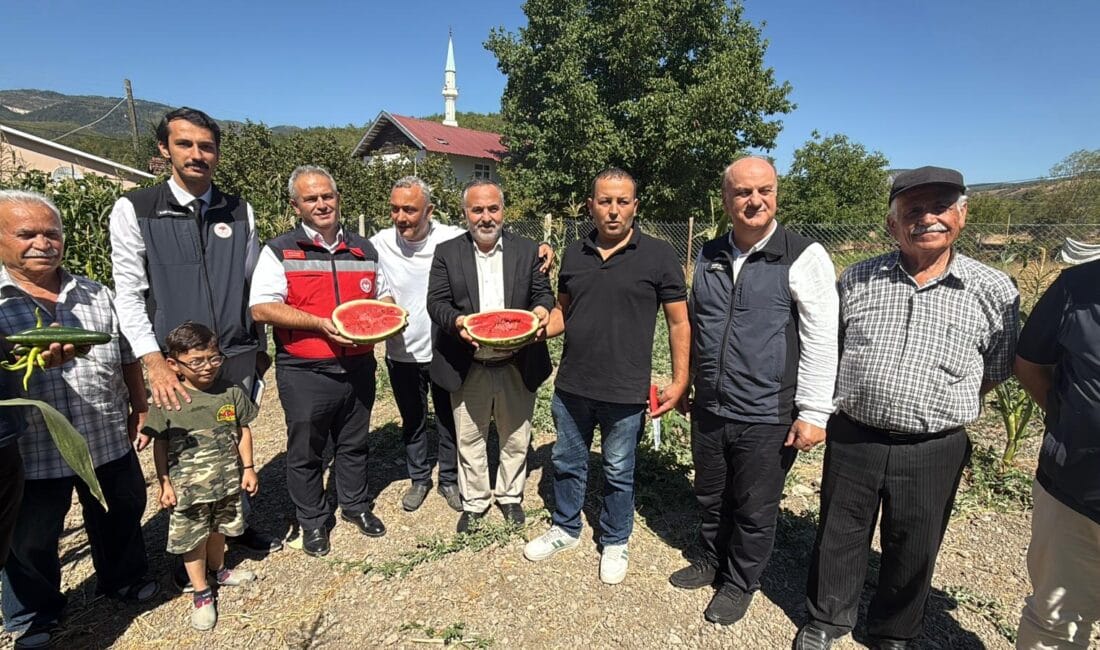 664 RAKIMDA KARPUZ BEREKETİ Karabük’ün Eflani ilçesine bağlı Ovaçalış köyünde muhtarlık yapan Sebahattin Yalçın,