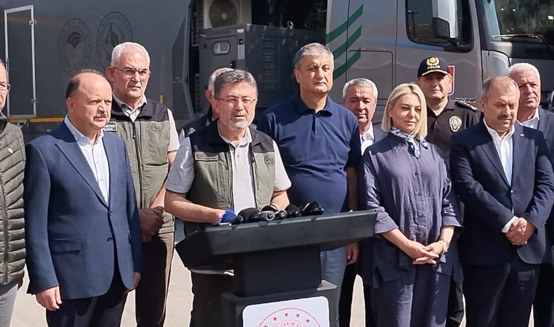 TARIM VE ORMAN BAKANI YUMAKLI TOPRAKCUMA’DA YANGIN BÖLGESİNDE Bakan Yumaklı: “5 bin 832 orman yangınıyla mücadele ettik”