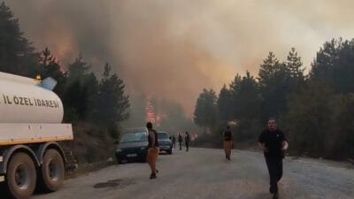 Karabük’ün Kahyalar köyü mevkisinde saat 15.26’da başlayan orman yangınına ekiplerin
