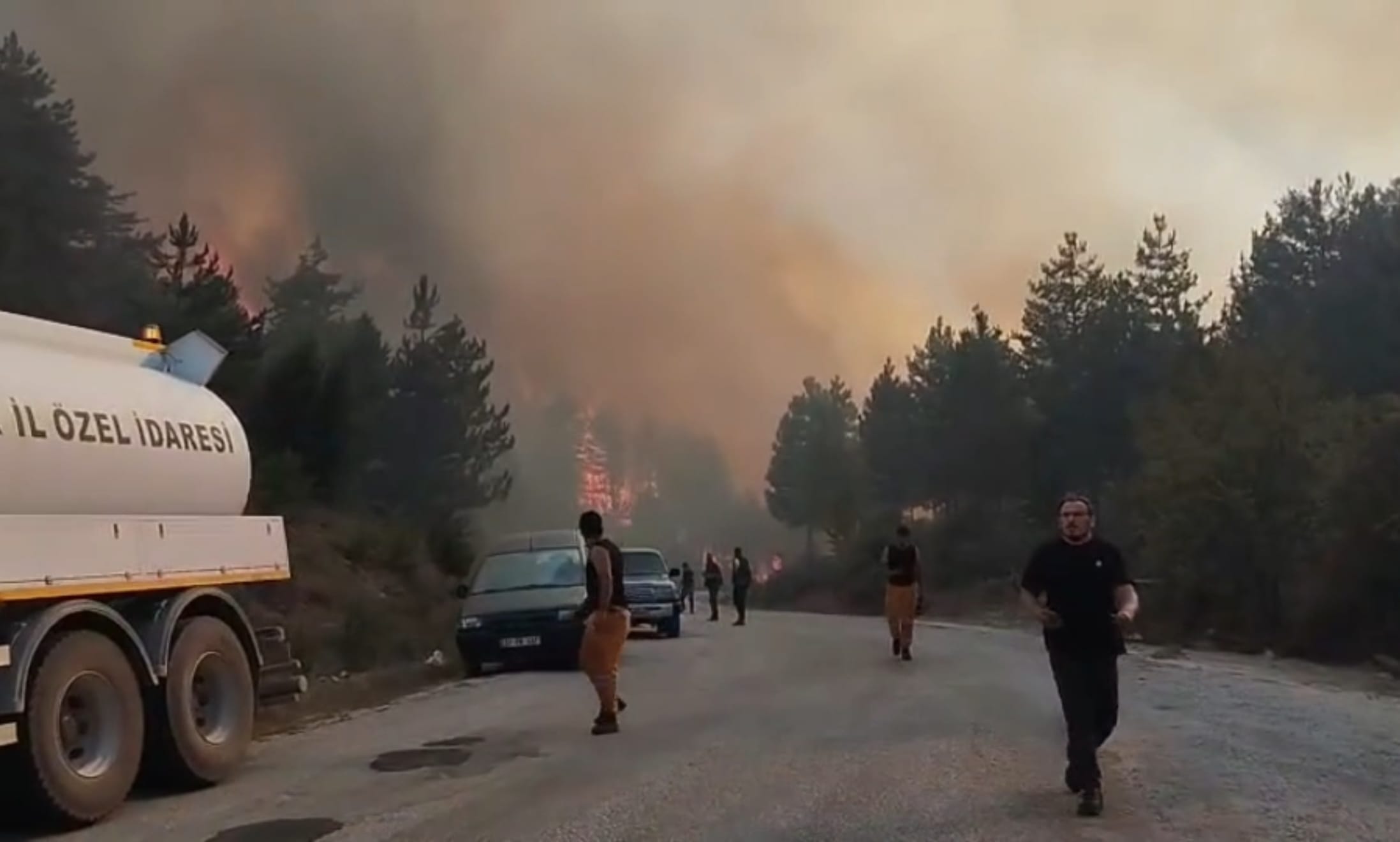 Karabük’ün Kahyalar köyü mevkisinde saat 15.26’da başlayan orman yangınına ekiplerin