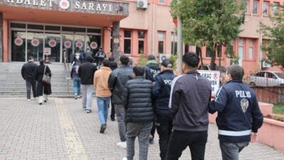 Karabük merkezli 7 ilde düzenlenen siber dolandırıcılık operasyonunda gözaltına alınan
