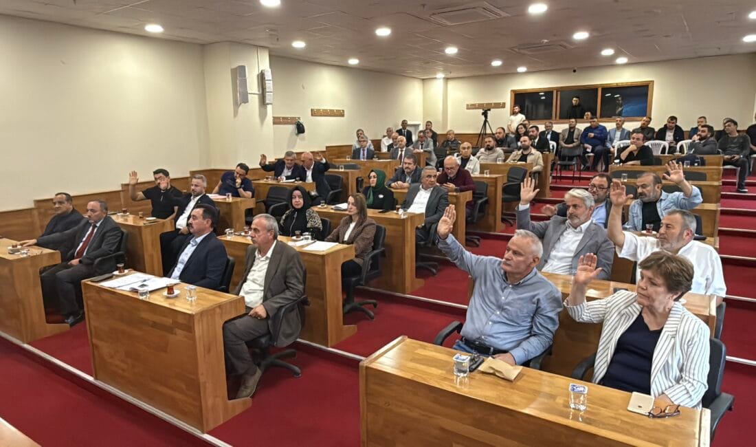 EMEKLİYE ÜCRETSİZ OTOBÜS 30 BİNİŞLE SINIRLANDIRILDI Karabük Belediyesi, 65 yaş altı emeklilerin ücretsiz toplu taşıma hakkı