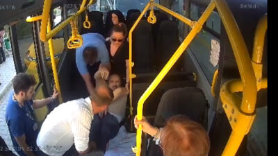 Karabük’te, minibüs şoförünün gösterdiği örnek davranış takdir topladı. Karabük Belediyesi