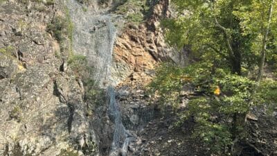 Karabük-Zonguldak demiryolu hattının Bolkuş-Balıkısık istasyonları arasındaki bölümünde sabah saatlerinde heyelan