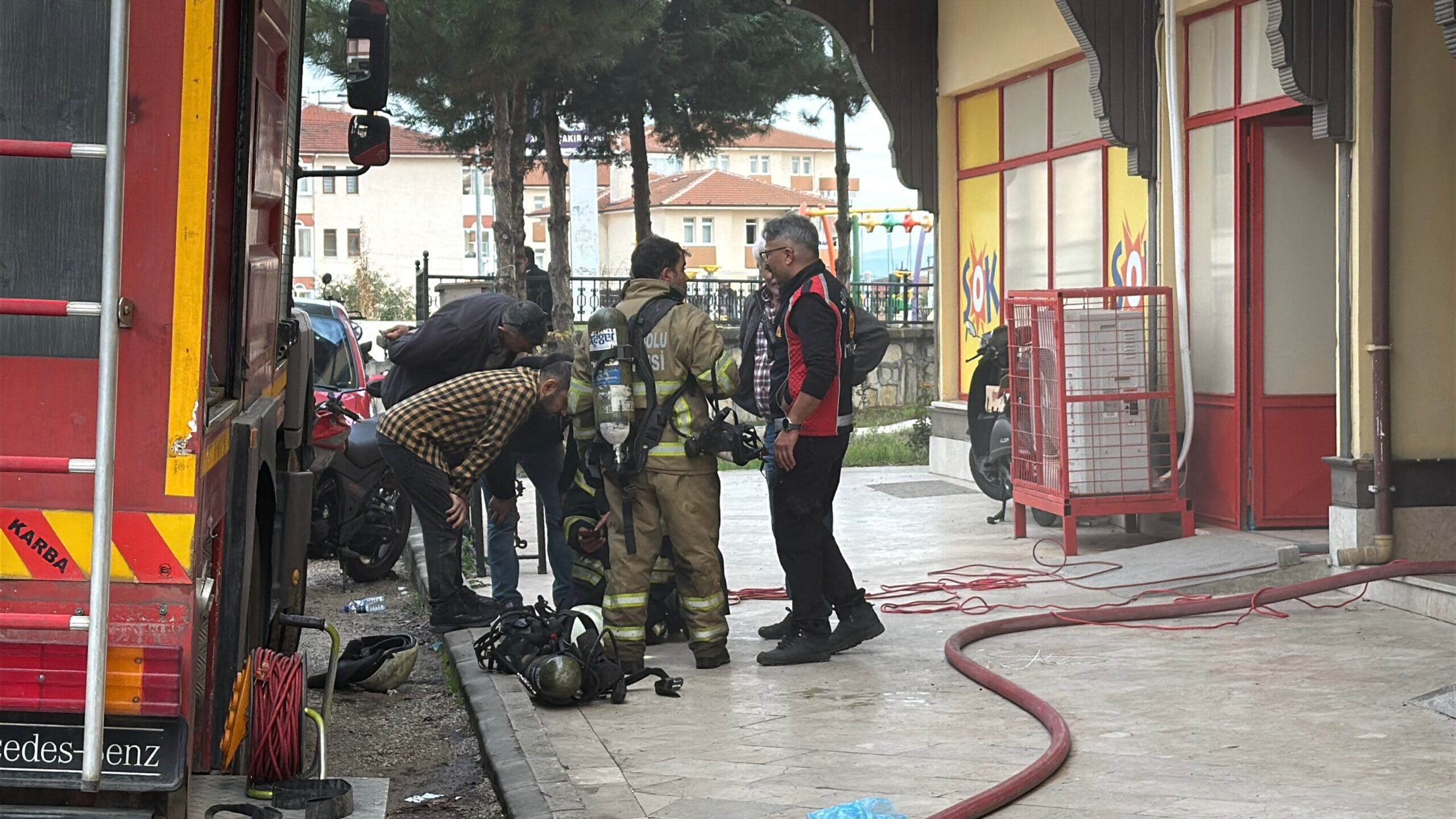 Apartmanın bodrum katında çıkan yangın söndürüldü. Karabük’ün Safranbolu ilçesinde 3