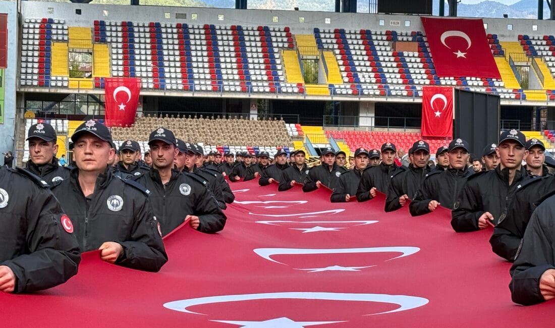 Karabük’te Türkiye Cumhuriyeti’nin 102’nci kuruluş yıl dönümü nedeniyle düzenlenen kutlamalarda;