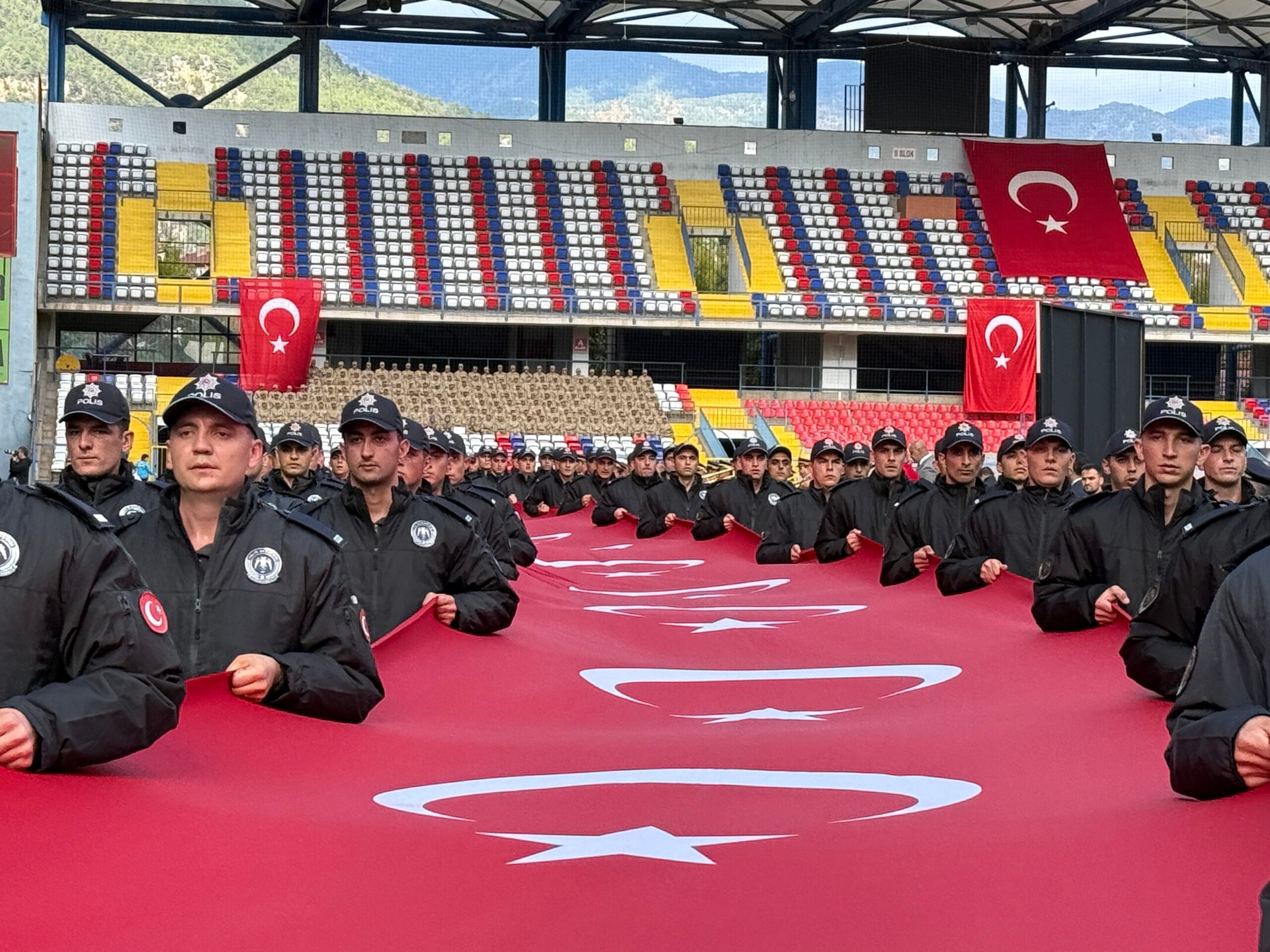 Karabük’te Türkiye Cumhuriyeti’nin 102’nci kuruluş yıl dönümü nedeniyle düzenlenen kutlamalarda;