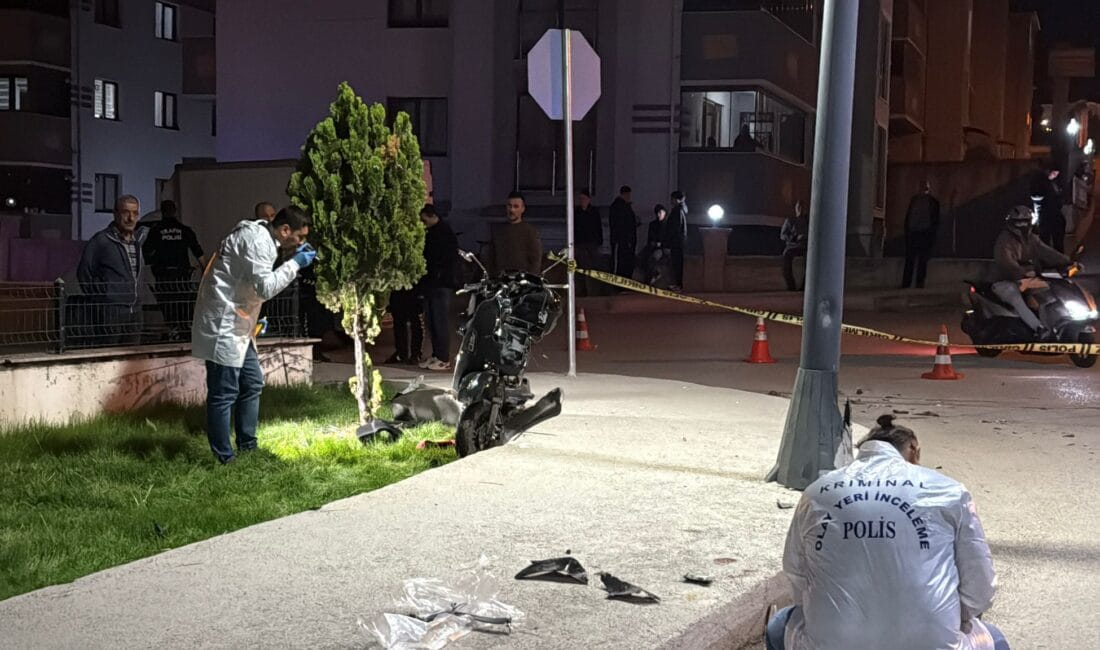 Karabük’te Motosiklet ile Hafif Ticari Araç Çarpıştı: 2 Yaralı Karabük’ün