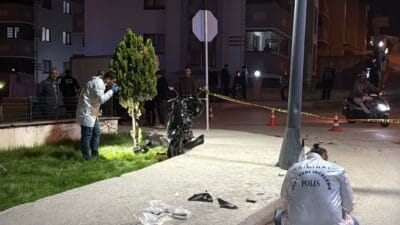 Karabük’te Motosiklet ile Hafif Ticari Araç Çarpıştı: 2 Yaralı Karabük’ün