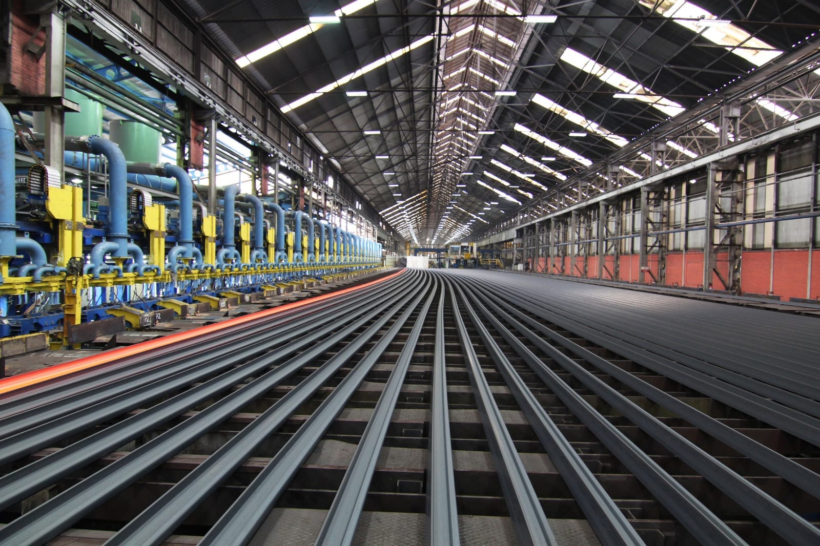 Türkiye ve bölge ülkelerindeki tek ray üreticisi olan şirketimiz Kardemir,