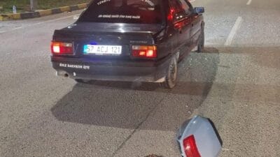 Karabük’te kırmızı ışıkta bekleyen motosiklet sürücüsüne otomobilin çarpması sonucu meydana