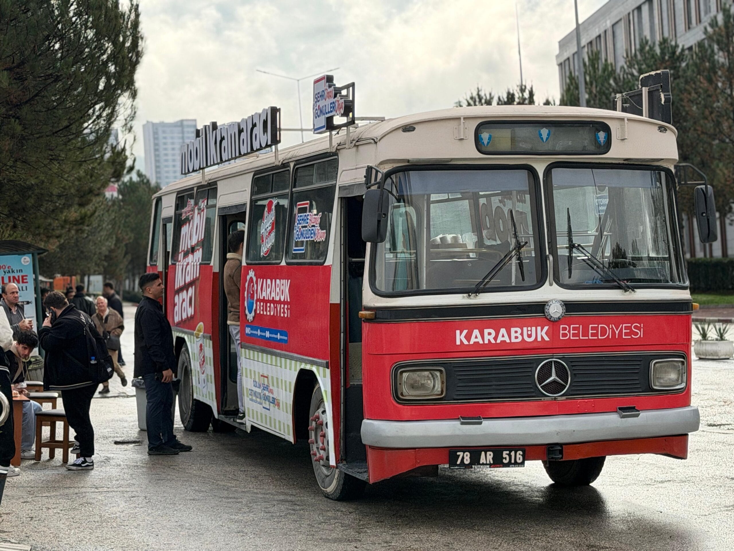 Karabük Belediyesi Soğuk Sabahları Sıcak Çorba İkramıyla Isıtıyor Karabük Belediyesi,