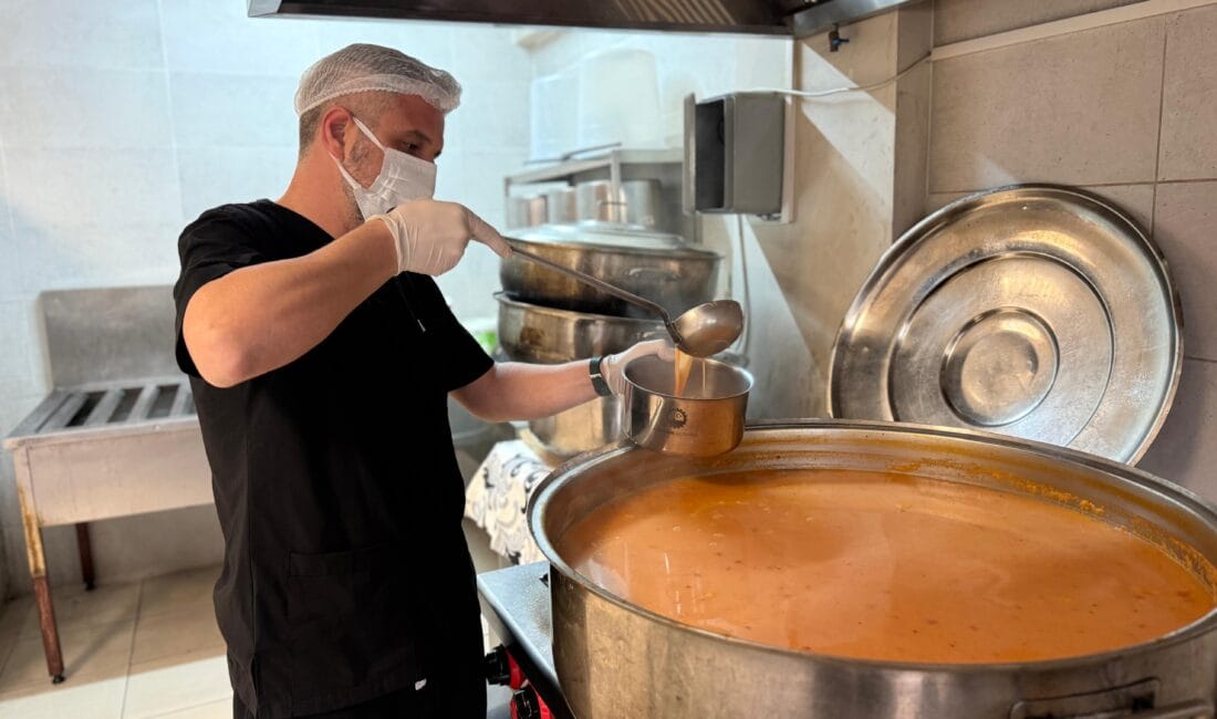 Karabük Belediyesi, sosyal belediyecilik anlayışıyla yürüttüğü aşevi hizmetleri kapsamında her
