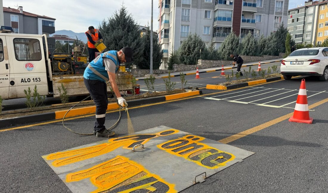 Karabük Belediyesi, Yaya Geçidi Çizgilerini Yeniliyor Karabük Belediyesi, kent genelinde