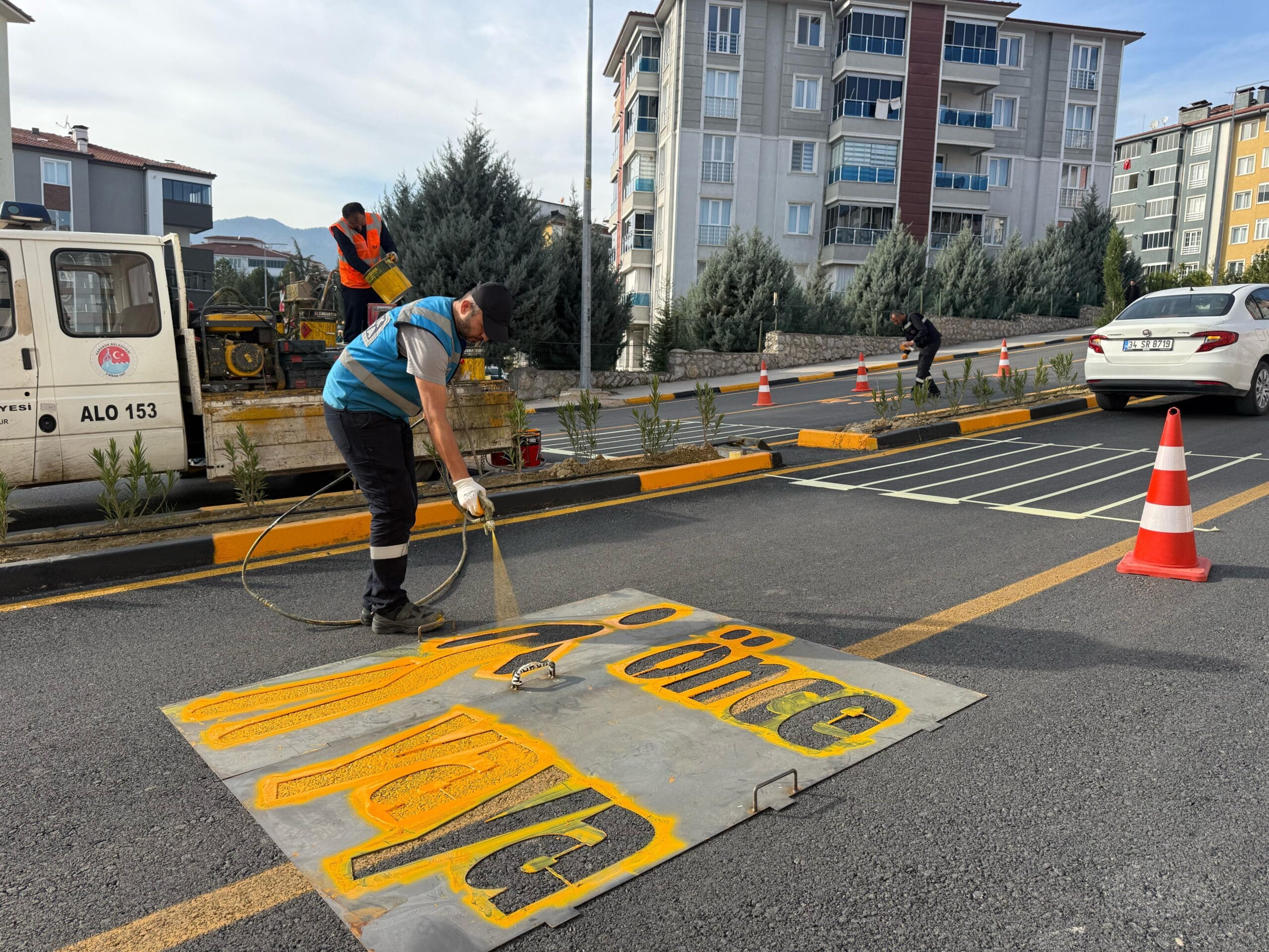 Karabük Belediyesi, Yaya Geçidi Çizgilerini Yeniliyor Karabük Belediyesi, kent genelinde