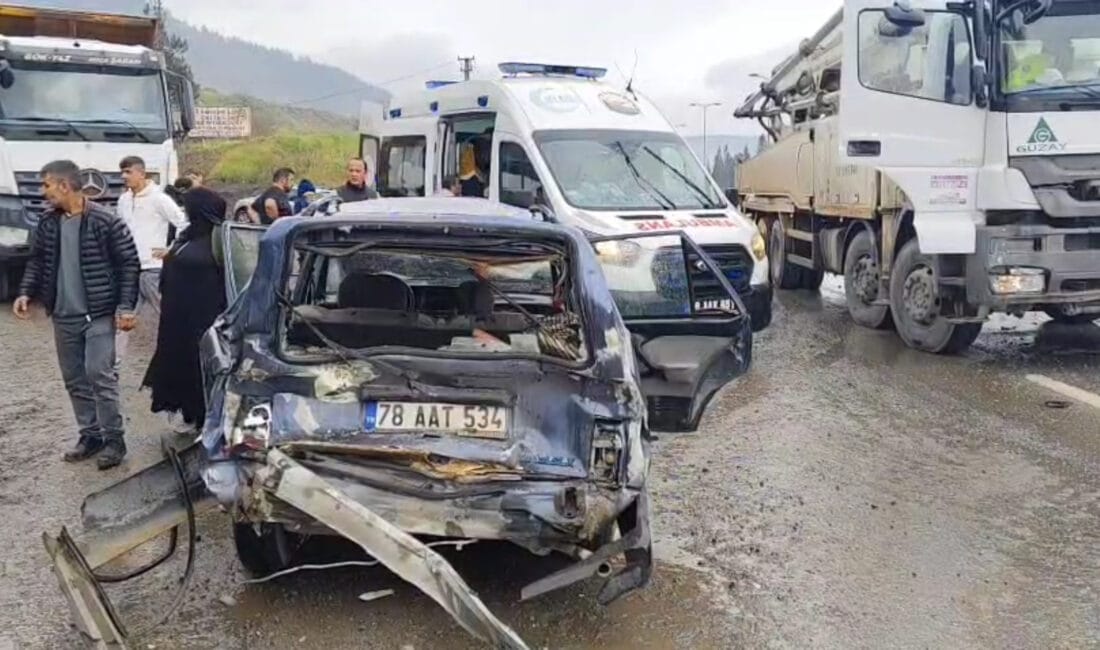 Karabük’te otomobil ile kamyonun çarpıştığı kazada otomobilde bulunan 1’i çocuk