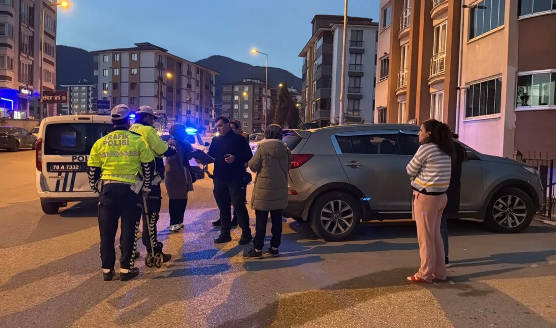 Karabük’ün 5000 Evler Cumhuriyet Mahallesi’nde meydana gelen trafik kazasında motosiklet