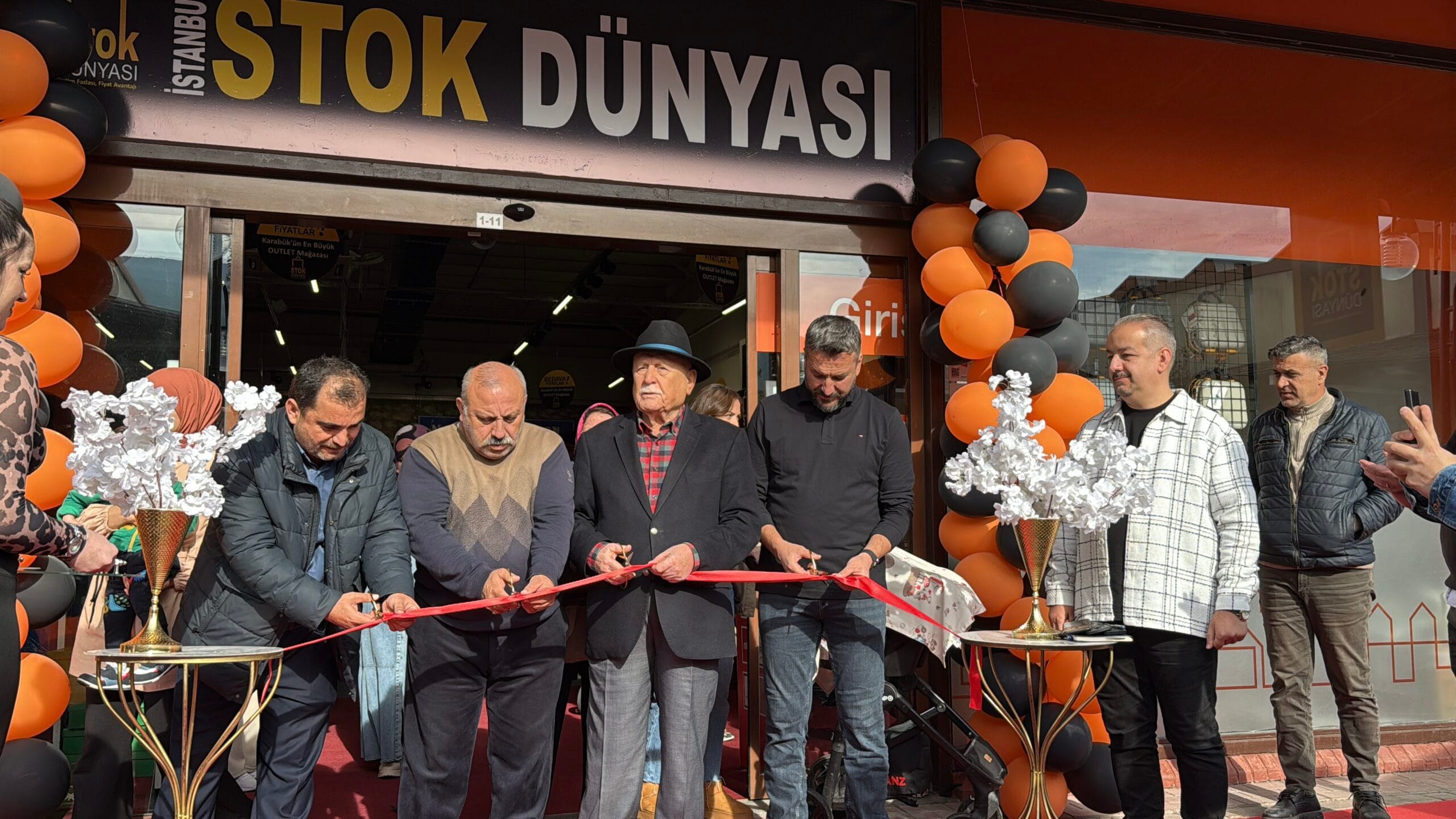 İstanbul Stok Dünyası, geniş ürün yelpazesi ve uygun fiyat avantajlarıyla