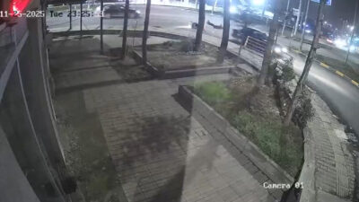 Karabük’te motosiklet ile otomobilin çarpıştığı kaza güvenlik kamerasına yansıdı. Kazada