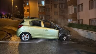 Karabük’te park halindeki bir otomobilde çıkan yangın söndürüldü. Yangında otomobil