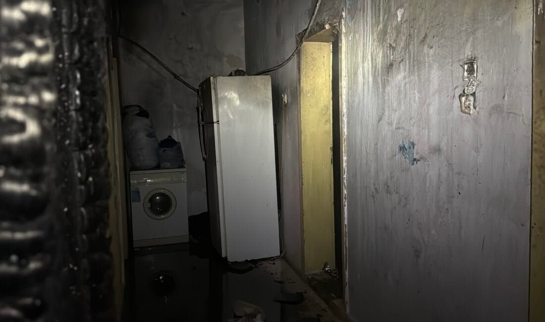 Karabük’te 4 katlı binanın giriş katında çıkan yangın kontrol altına