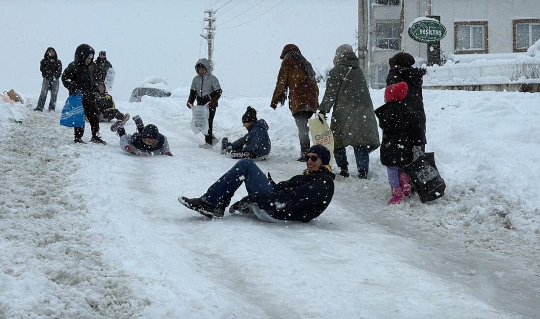 KARABÜK’TE EĞİTİME KAR ENGELİ Karabük’te eğitim ve öğretime 1 gün süreyle ara verildi. Karabük