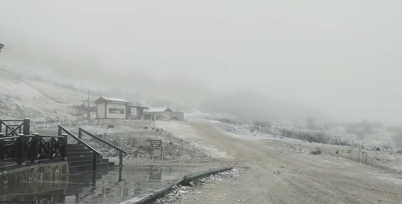 Keltepe Kayak Merkezi beyaza büründü Karabük’ün kayak merkezi Keltepe, gece