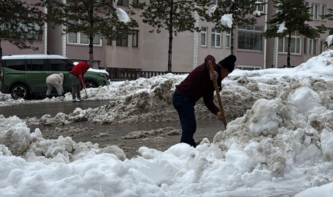 KARABÜK’ÜN YÜKSEK KESİMLERİNDE KAR KALINLIĞI 2 METREYE ULAŞTI Karabük’te şehir merkezinde kar kalınlığı 75, yüksek kesimlerde 2 metreyi