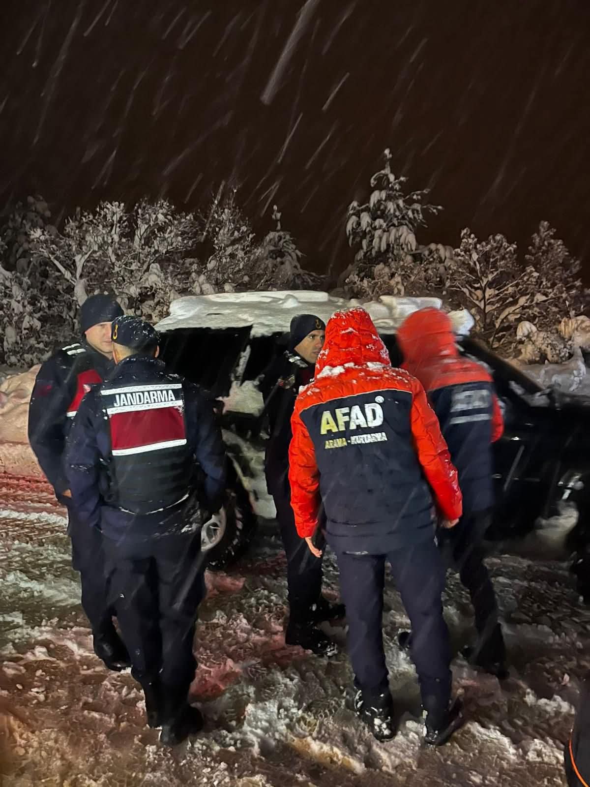 SAFRANBOLU SARIÇİÇEK YAYLASI’NDA MAHSUR KALAN 7 VATANDAŞ KURTARILDI 112 Acil Çağrı Merkezi’ne gelen ihbar üzerine, Karabük Sarıçiçek Yaylası’nda