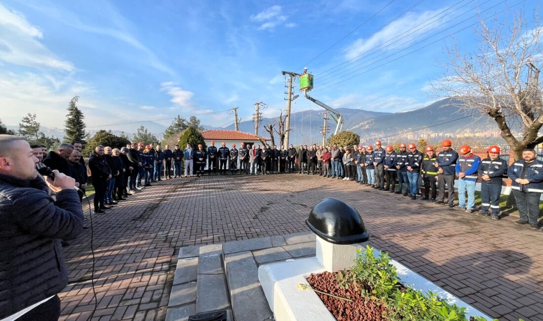 EFSANE GENEL BAŞKAN METİN TÜRKER, VEFATININ 28. YIL DÖNÜMÜNDE MEZARINDA DUALARLA ANILDI Çelik İş Sendikası'nın efsane genel başkanı merhum Metin Türker, vefatının