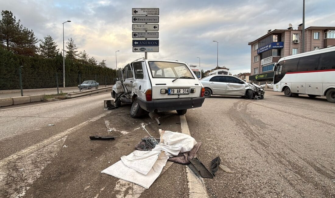 5000 EVLER KÖPRÜSÜNDE TRAFİK KAZASI Perşembe akşam saat 16.40 sıralarında, A. Ö. yönetimindeki (78 AR