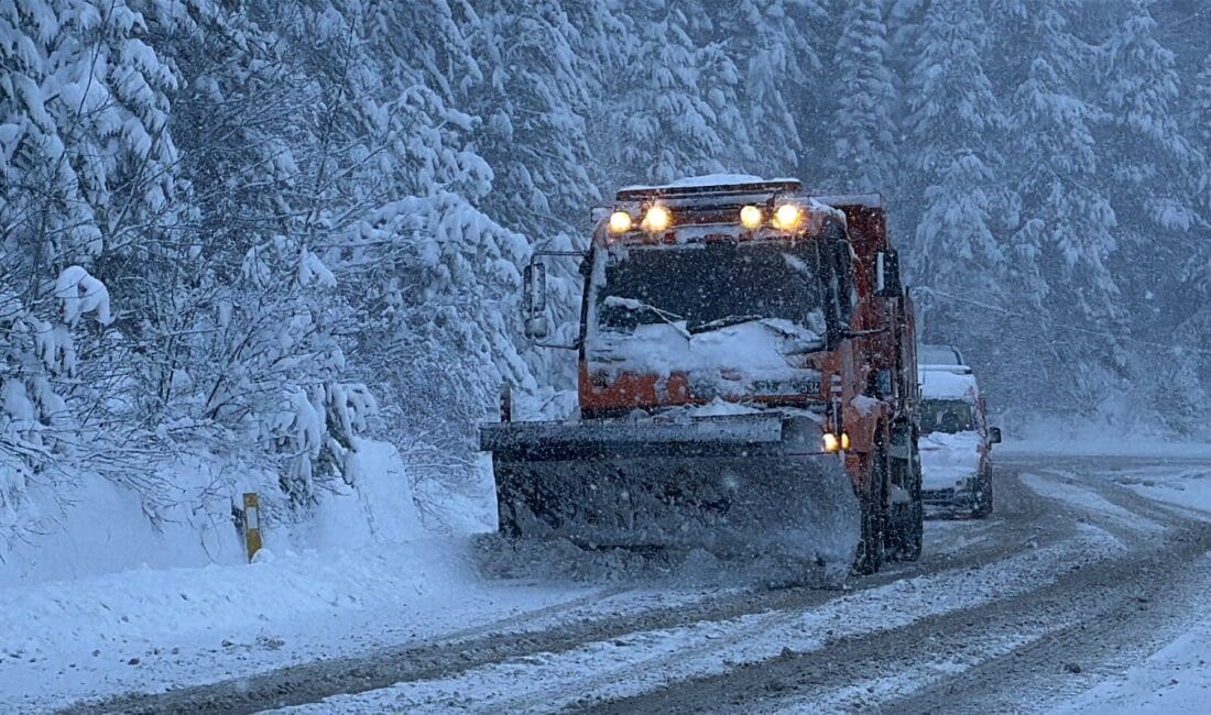 KARABÜK’TE KAR YAĞIŞI ETKİSİNİ ARTIRDI Karabük’te gece saatlerinde başlayan kar yağışı, kent genelinde etkili olmaya