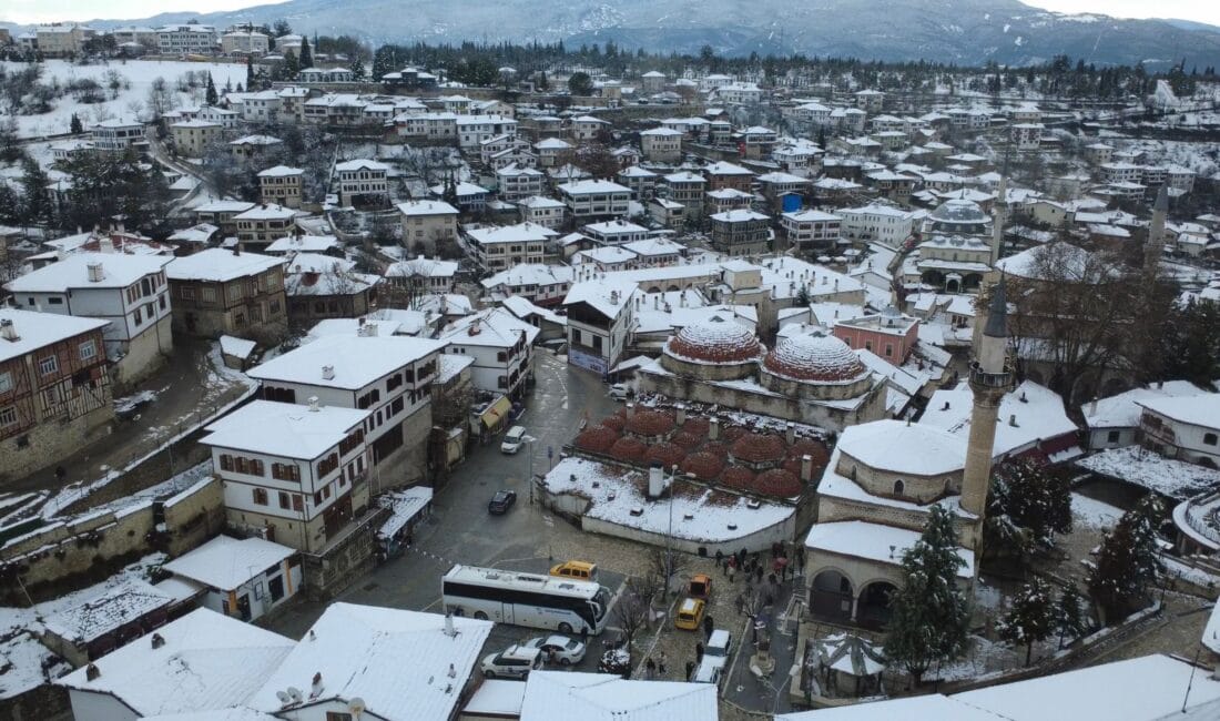 SAFRANBOLU’DA KAR YAĞIŞININ 2. GÜNÜ: TARİH KAR ALTINDA Karabük’ün UNESCO Dünya Miras Listesi’nde yer alan ilçesi Safranbolu’da kar