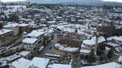 SAFRANBOLU’DA KAR YAĞIŞININ 2. GÜNÜ: TARİH KAR ALTINDA Karabük’ün UNESCO Dünya Miras Listesi’nde yer alan ilçesi Safranbolu’da kar