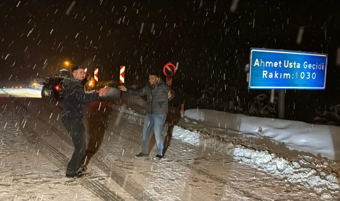 KARABÜK’TE KAR YAĞIŞI HEM ZORLADI HEM SEVİNDİRDİ Karabük’te etkili olan kar yağışı günlük yaşamı olumsuz etkilerken, bazı