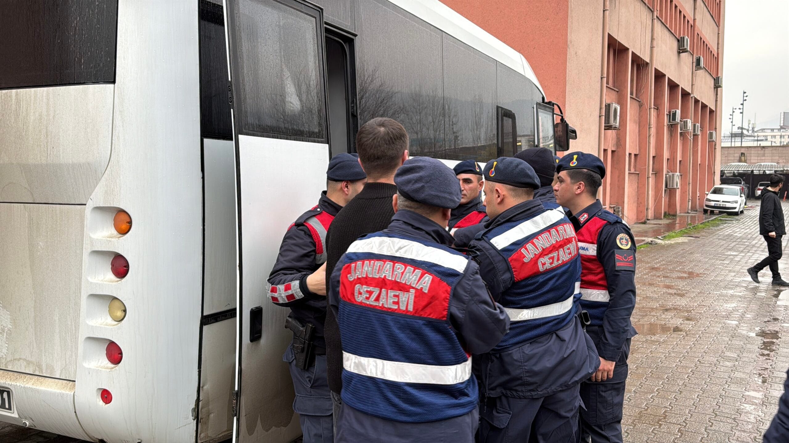 Karabük’ün Safranbolu ilçesinde bir kuyumcuya silahlı ve maskeli şekilde gerçekleştirilen